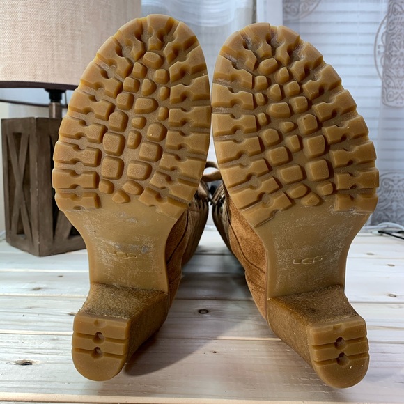 UGG Chestnut suede lace up boots woman’s 7 - Picture 6 of 7